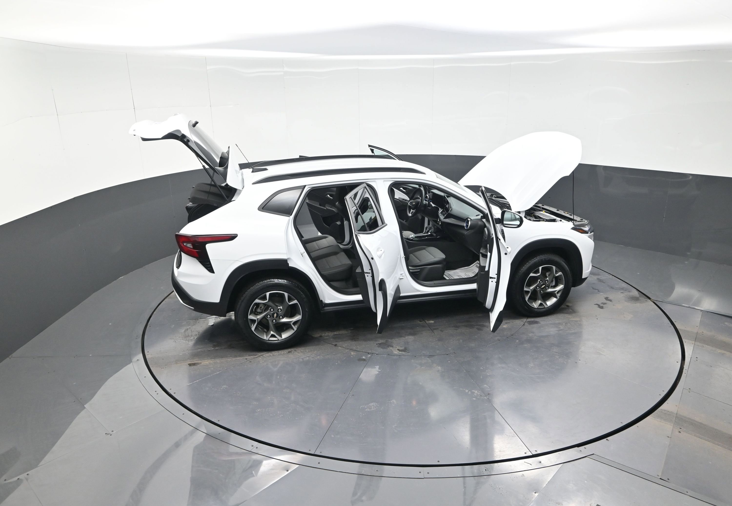 Used 2024 Chevrolet Trax LT w/ Driver Confidence Package image 14