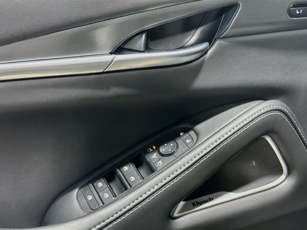 New 2027 INFINITI QX60 Luxe w/ Cargo Package FWD image 18
