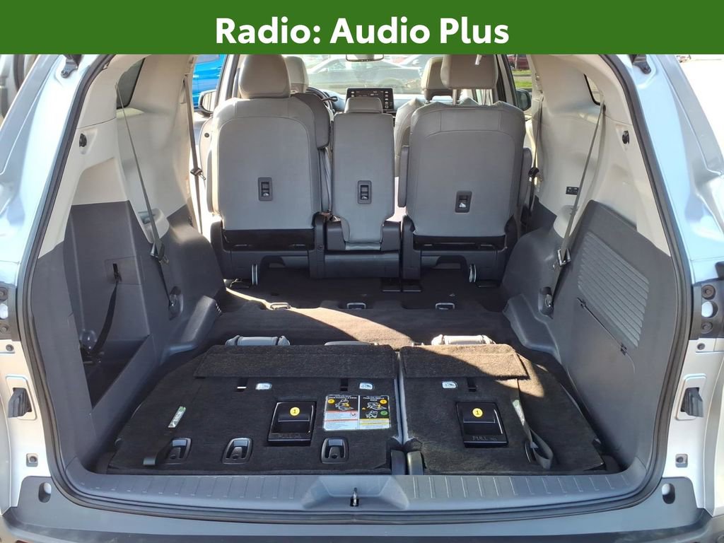 Used 2024 Toyota Sienna XLE FWD image 17