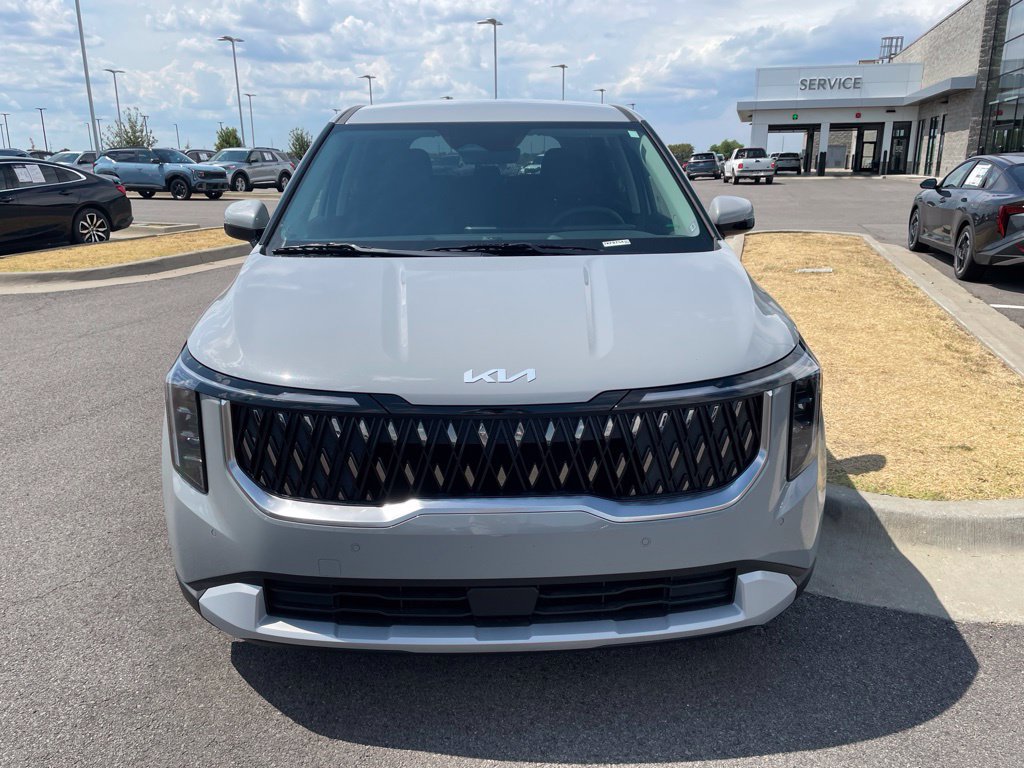 New 2027 Kia Carnival FWD image 2