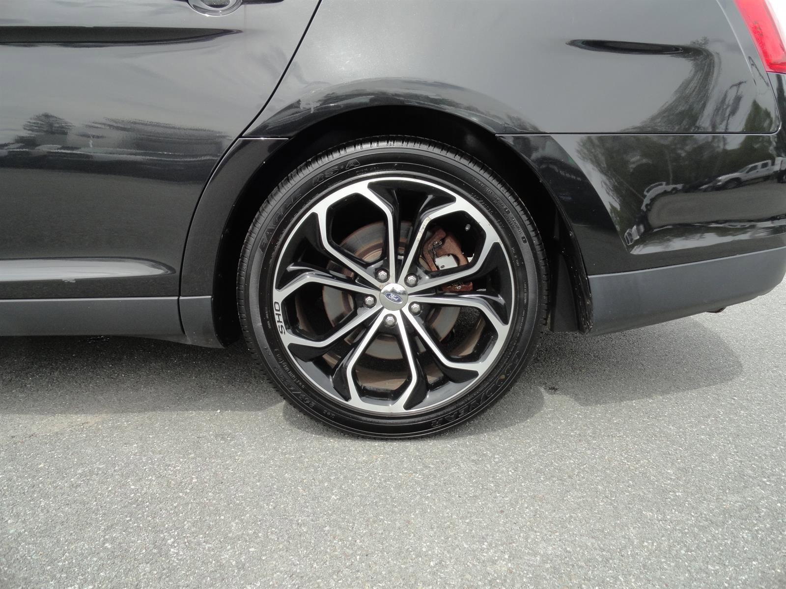 Used 2013 Ford Taurus SHO AWD/4WD image 9