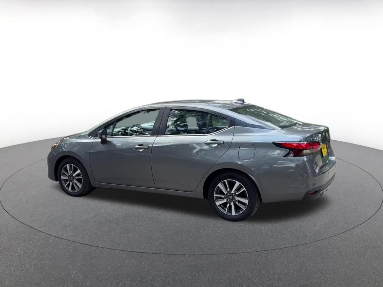 Used 2025 Nissan Versa SV FWD image 9