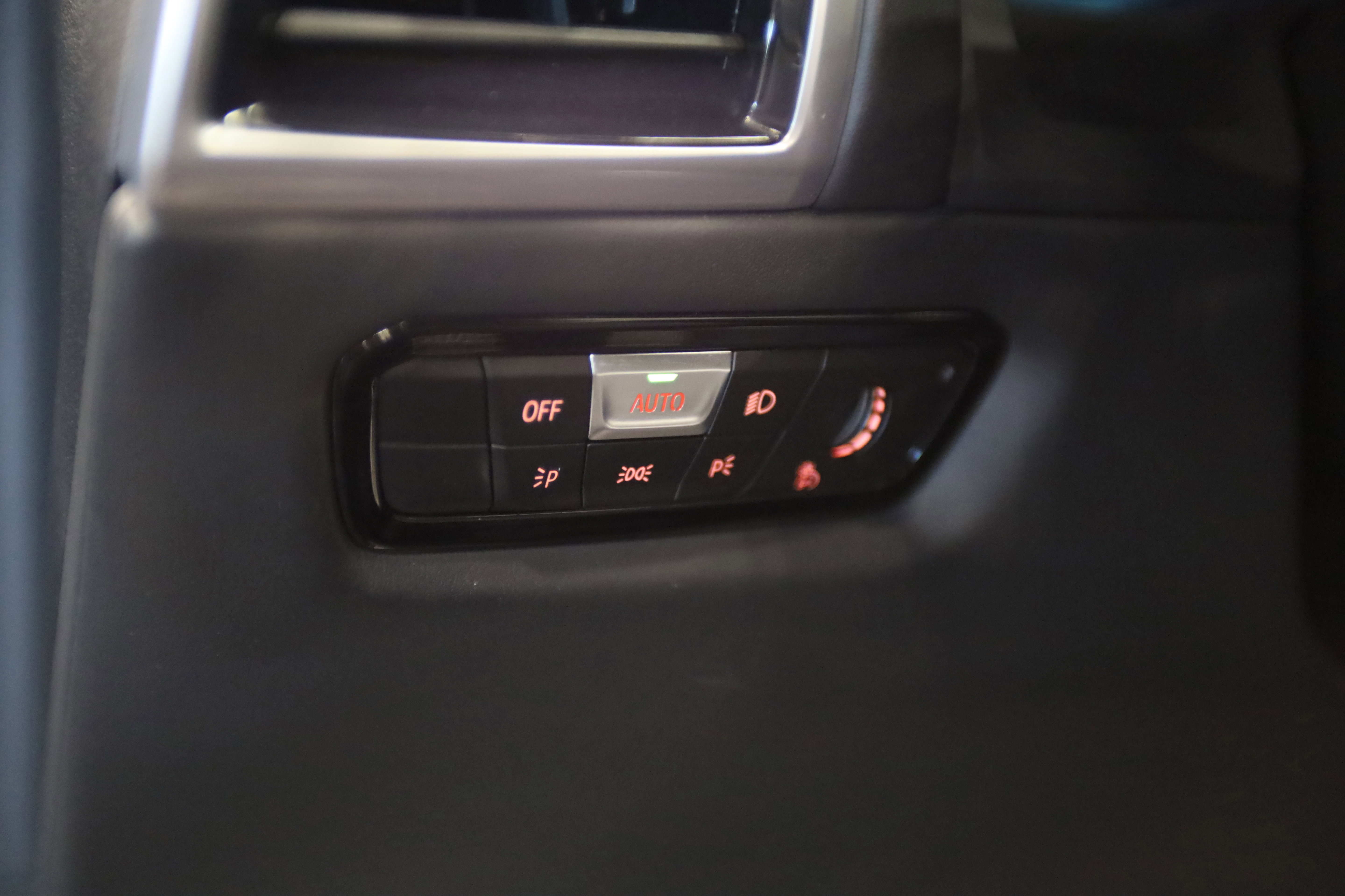 Used 2022 BMW M8 Competition w/ Driving Assistance Package image 19