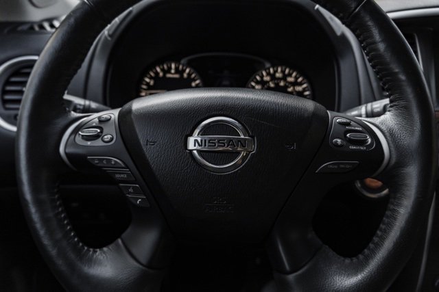 Used 2019 Nissan Pathfinder Platinum image 11