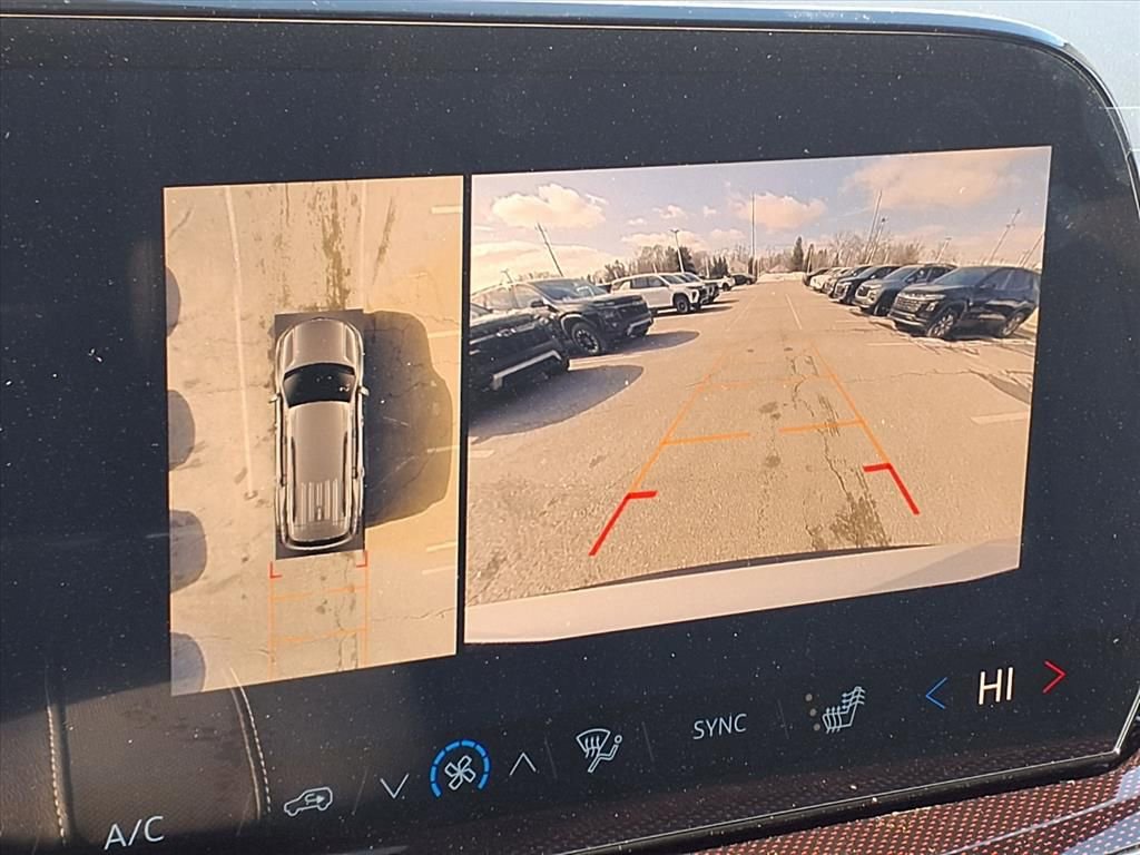 New 2026 Chevrolet Traverse Z71 w/ Driver Confidence Package image 18