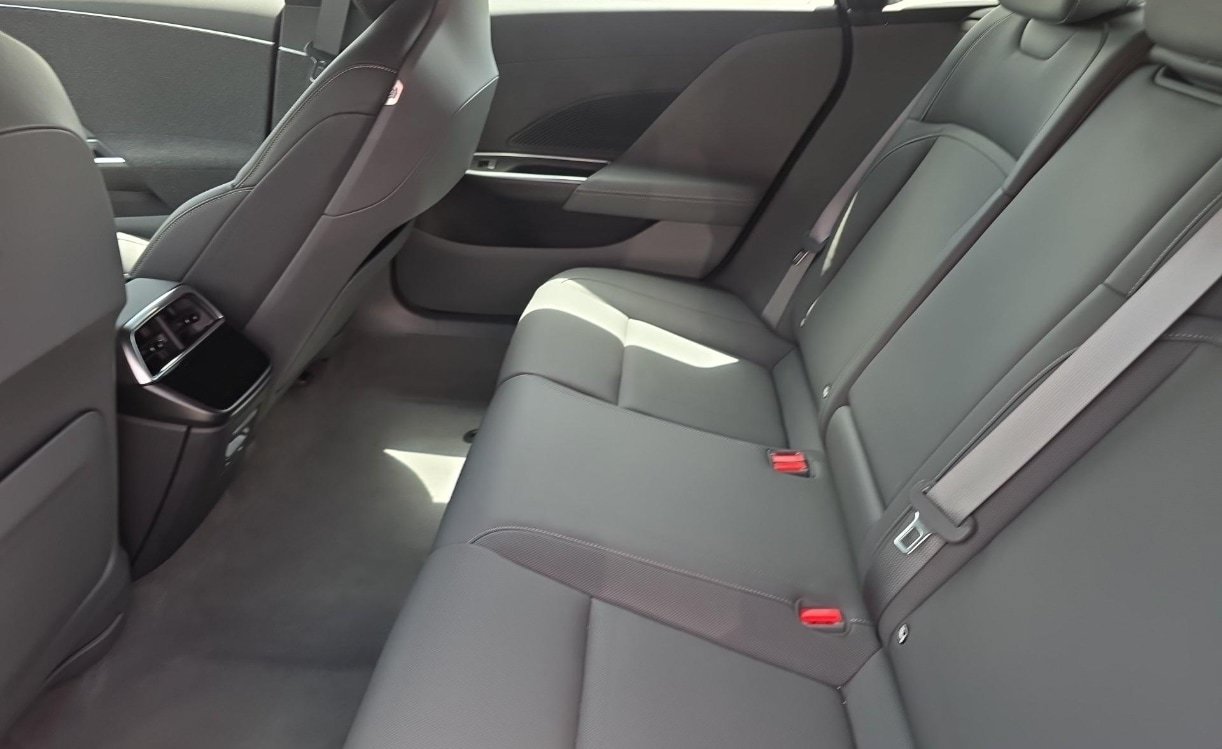Used 2024 Lucid Air Pure RWD image 11