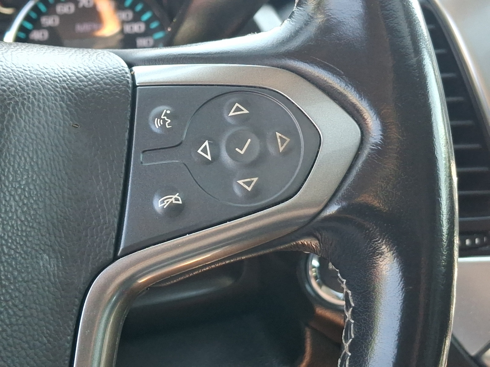Used 2020 Chevrolet Suburban LT AWD/4WD image 25