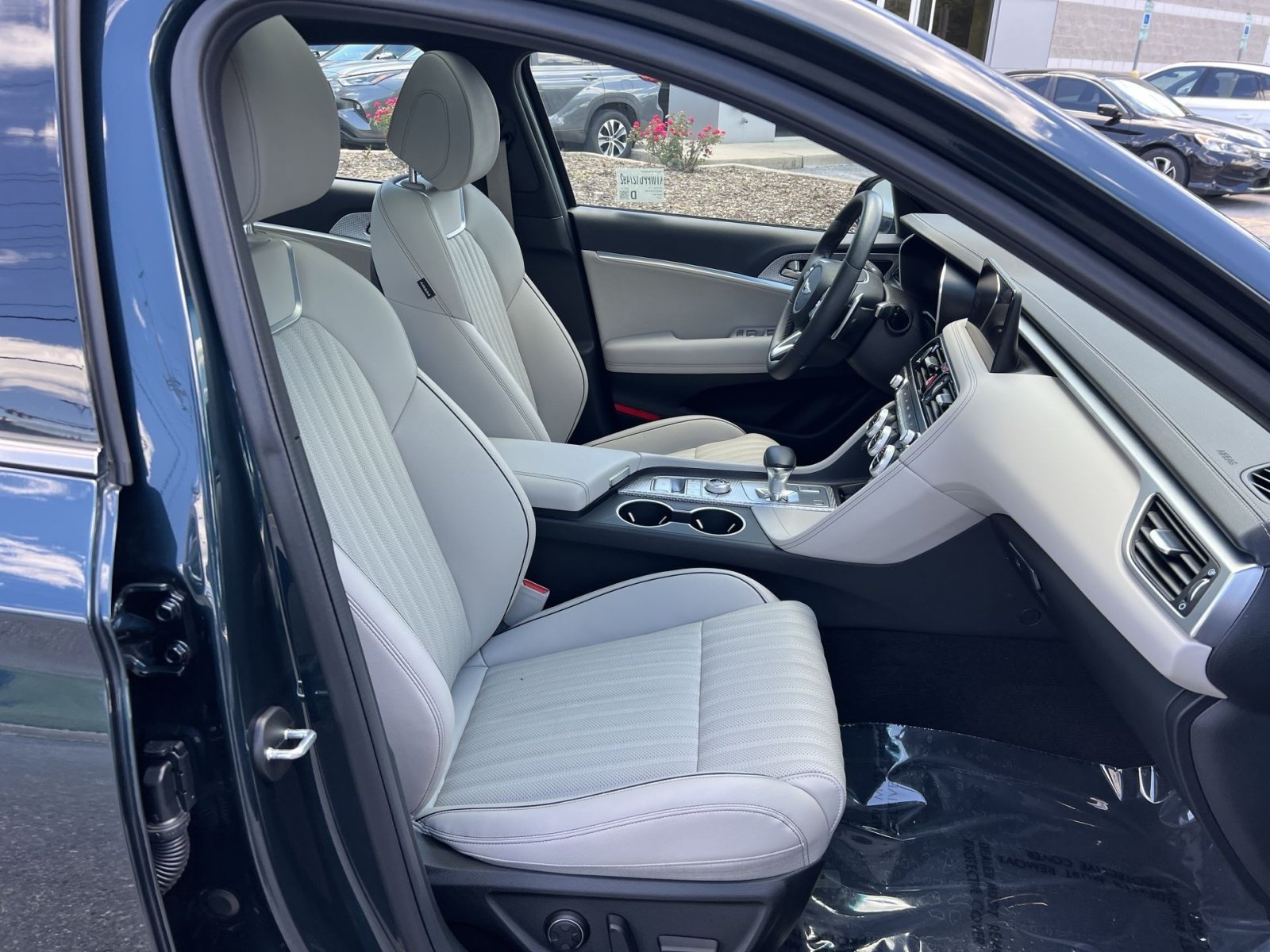 Used 2023 Genesis G70 3.3T image 27