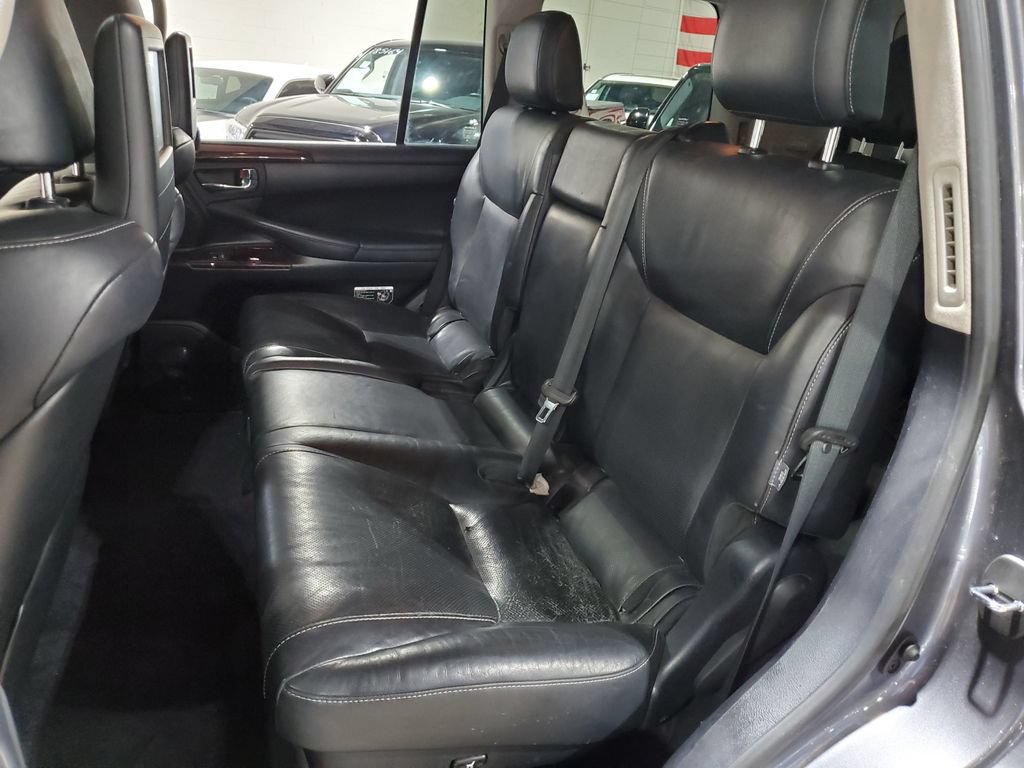 Used 2013 Lexus LX 570 4WD w/ Luxury Pkg image 28