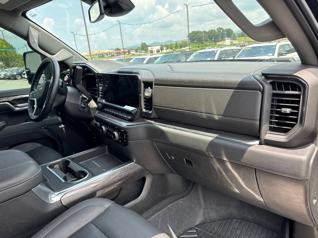 Used 2024 Chevrolet Silverado 2500 LTZ w/ LTZ Convenience Package AWD/4WD image 15