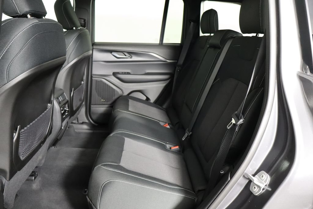 Used 2025 Jeep Grand Cherokee 4WD image 15