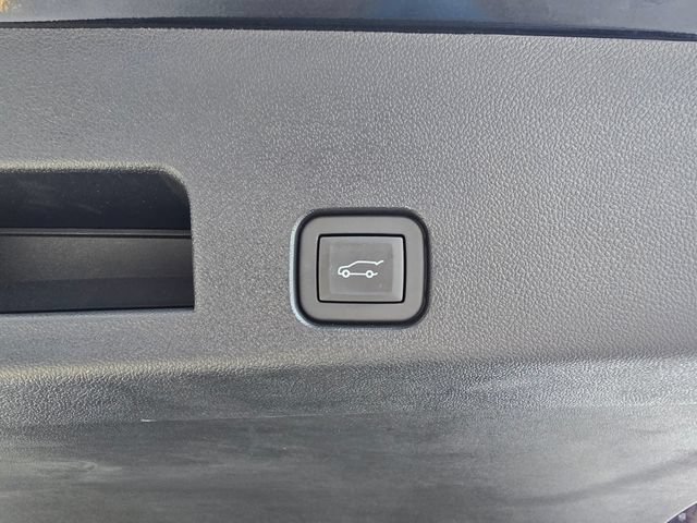 Used 2024 Chevrolet Traverse Z71 AWD/4WD image 37