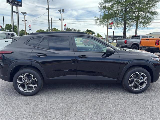 New 2026 Chevrolet Trax LT w/ Driver Confidence Package FWD image 4