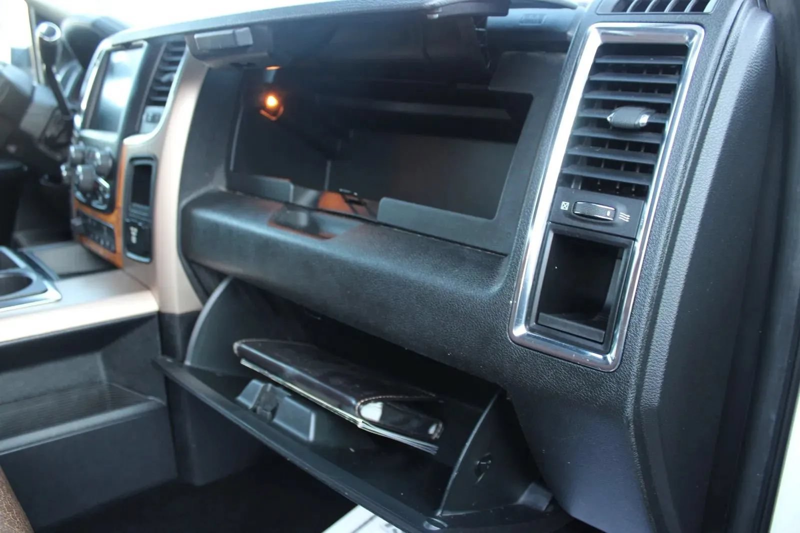 Used 2014 RAM 2500 Longhorn w/ Convenience Group AWD/4WD image 21