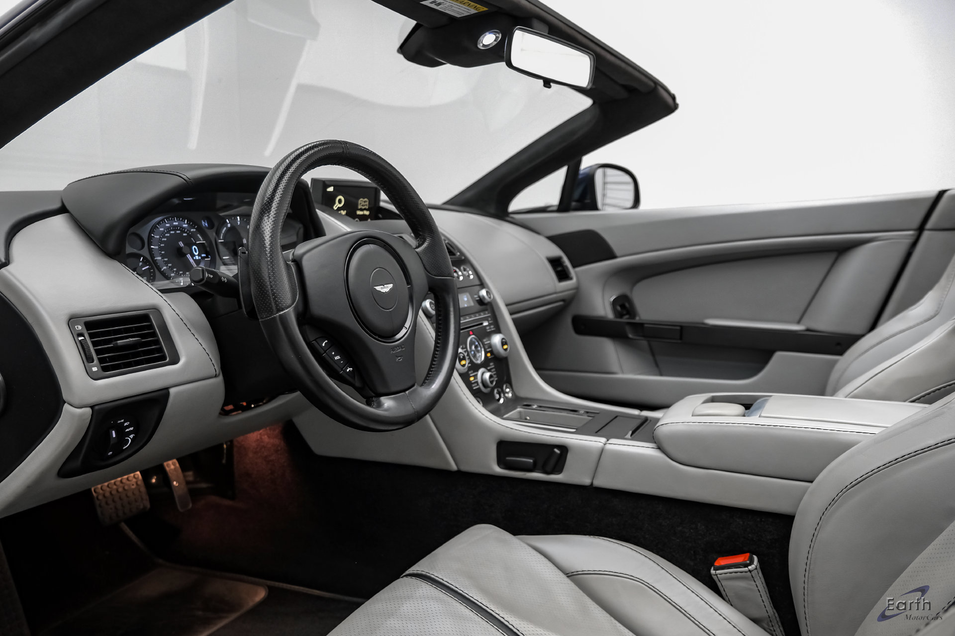 Used 2015 Aston Martin V8 Vantage GT RWD image 43