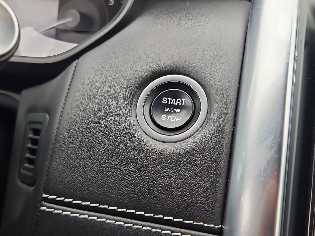 Used 2023 Land Rover Discovery HSE R-Dynamic AWD/4WD image 17