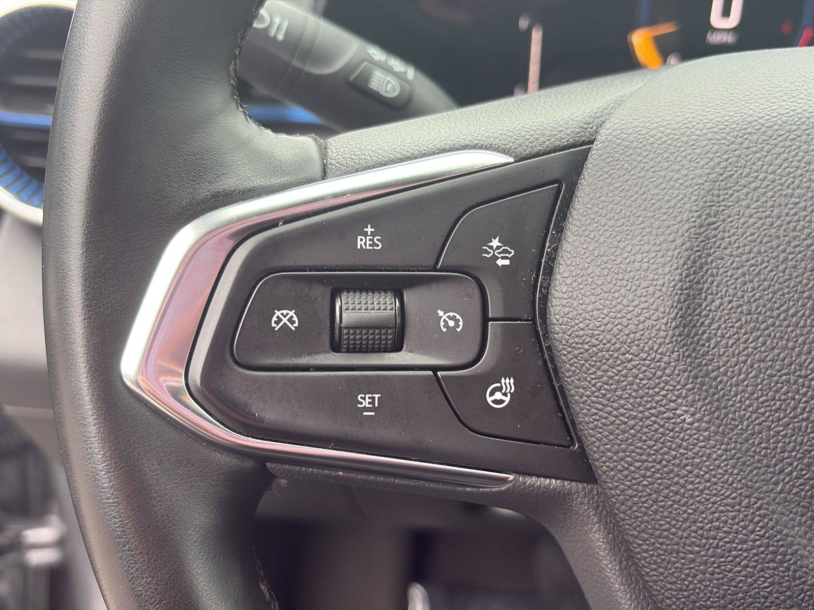Used 2025 Chevrolet Trax LT w/ LT Convenience Package FWD image 29