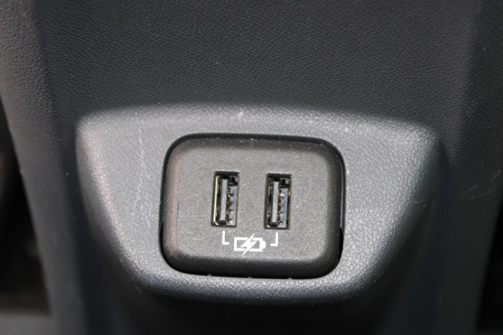 Used 2021 Chevrolet Bolt Premier w/ Infotainment Package FWD image 28
