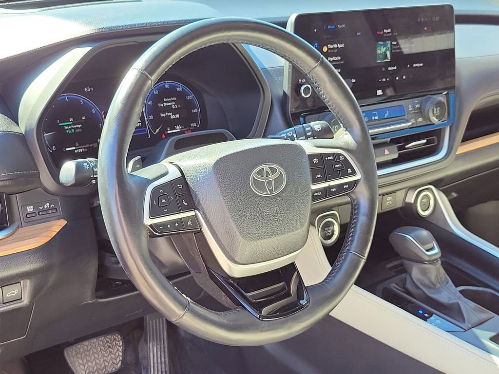 Used 2024 Toyota Grand Highlander Platinum AWD/4WD image 11
