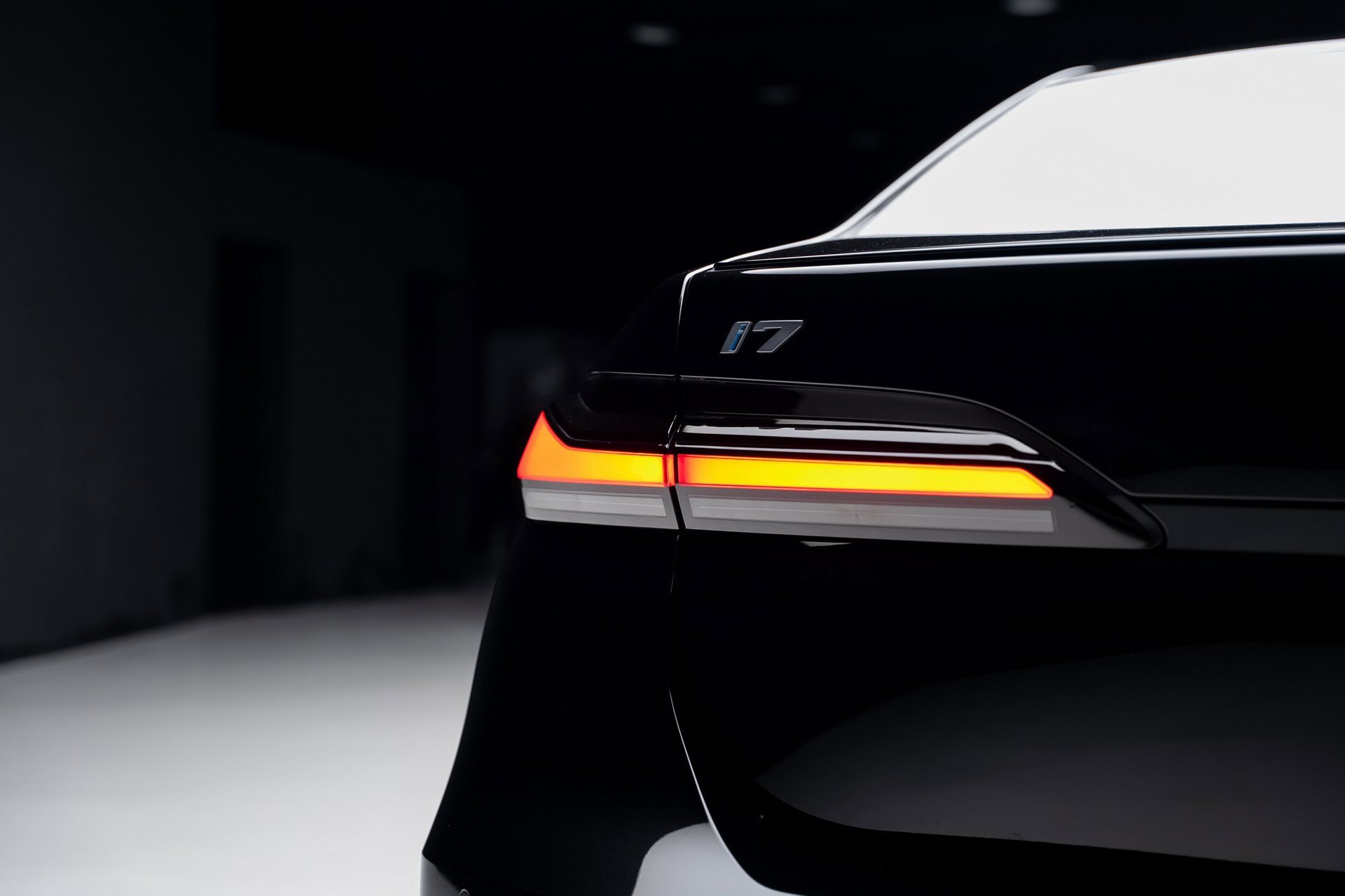 Used 2023 BMW i7 xDrive60 w/ Executive Package 2 image 27