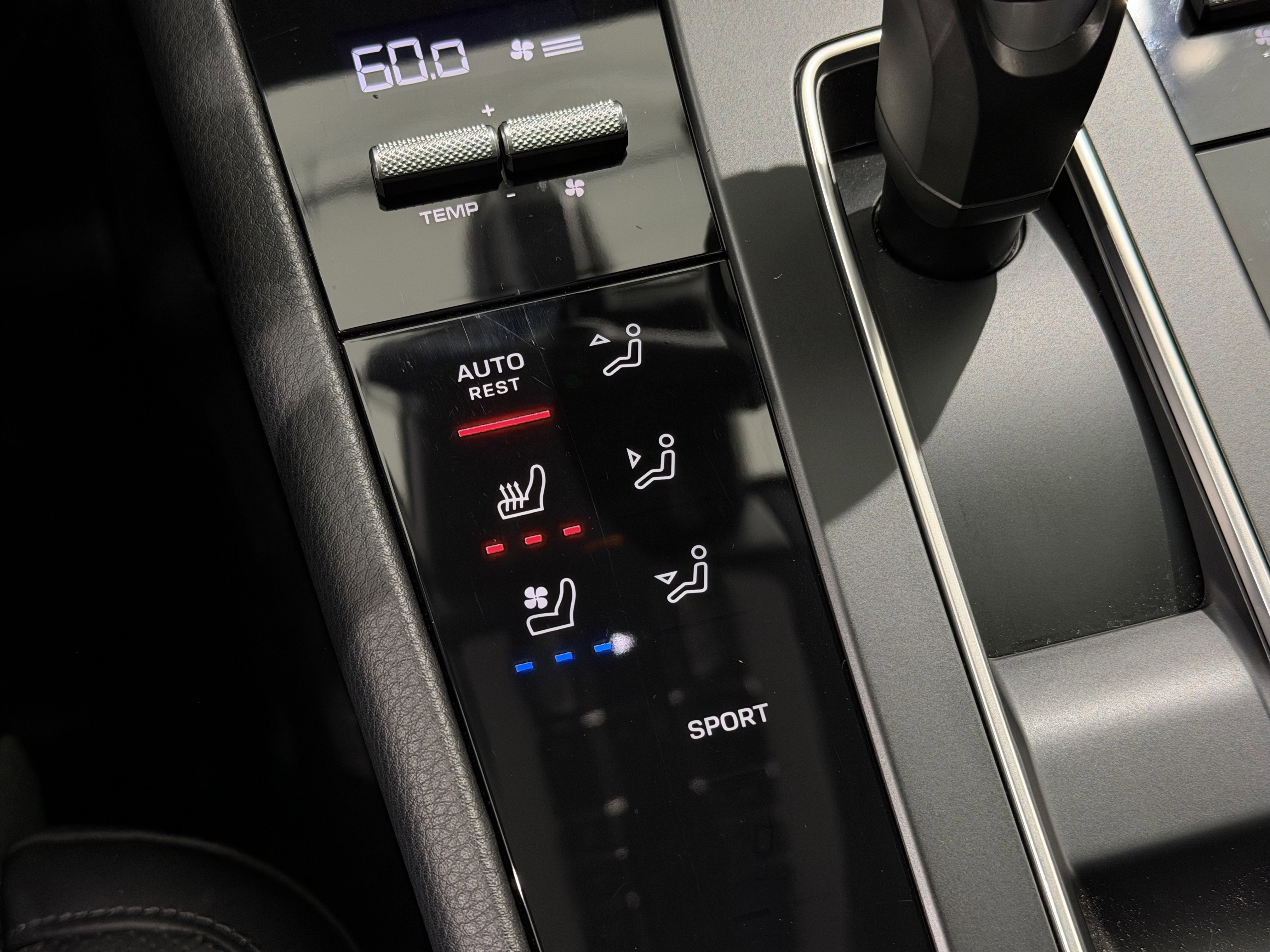 Certified 2025 Porsche Macan image 38