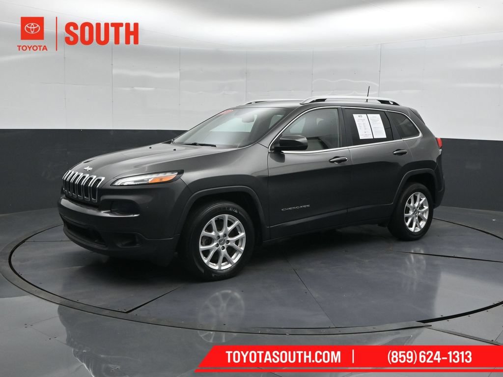 Used 2017 Jeep Cherokee Latitude w/ Comfort & Sound Group FWD image 6