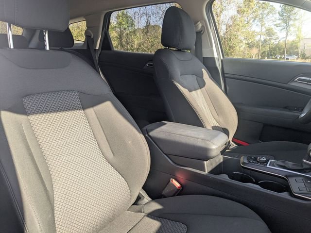 Used 2025 Kia Sportage LX image 33