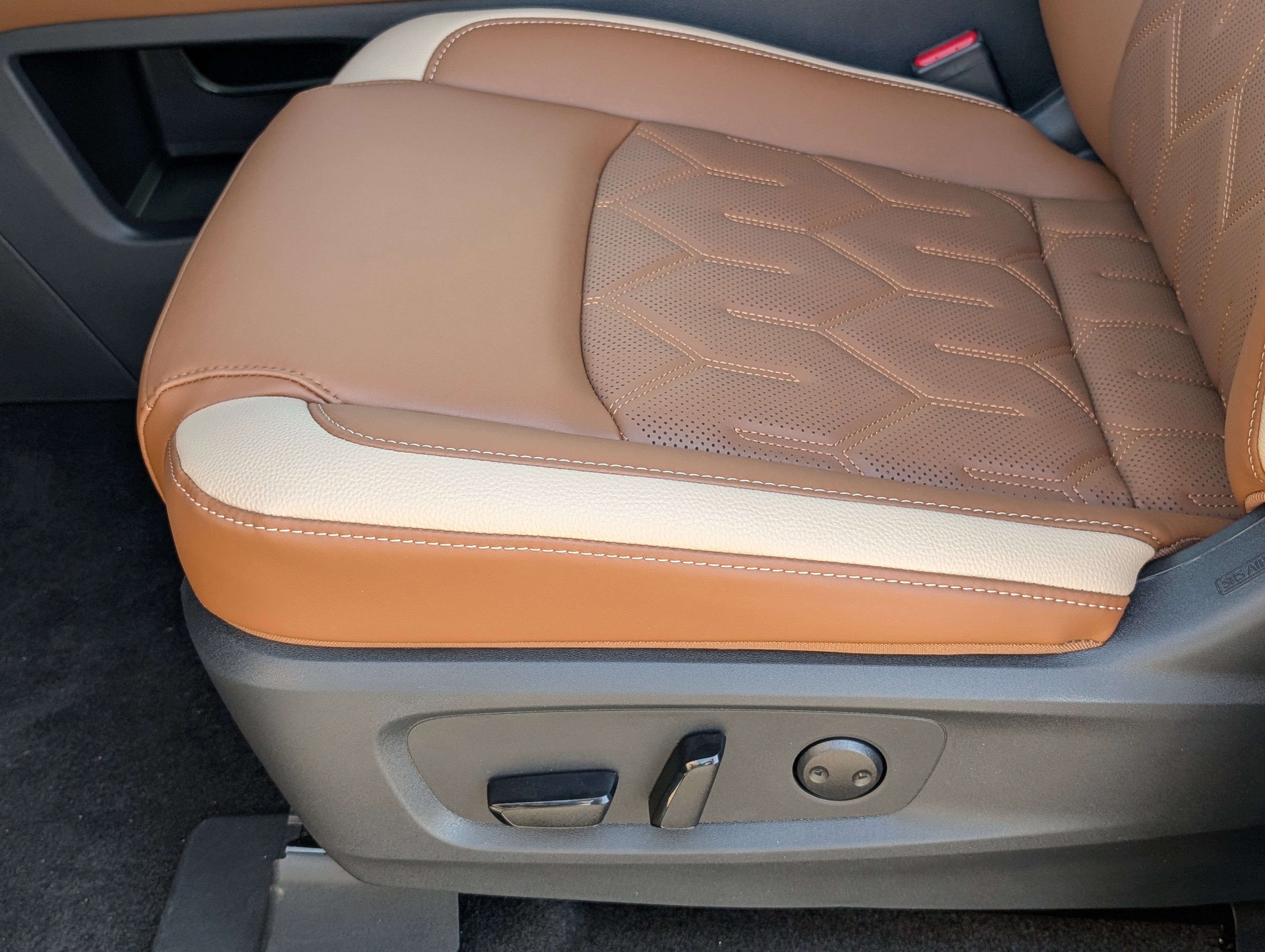 New 2026 Nissan Pathfinder Platinum image 22