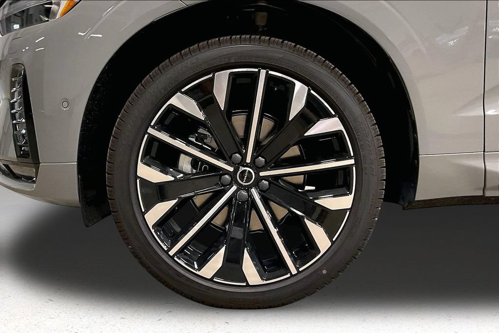 New 2026 Volvo XC60 B5 Ultra w/ Protection Package Premier AWD/4WD image 12