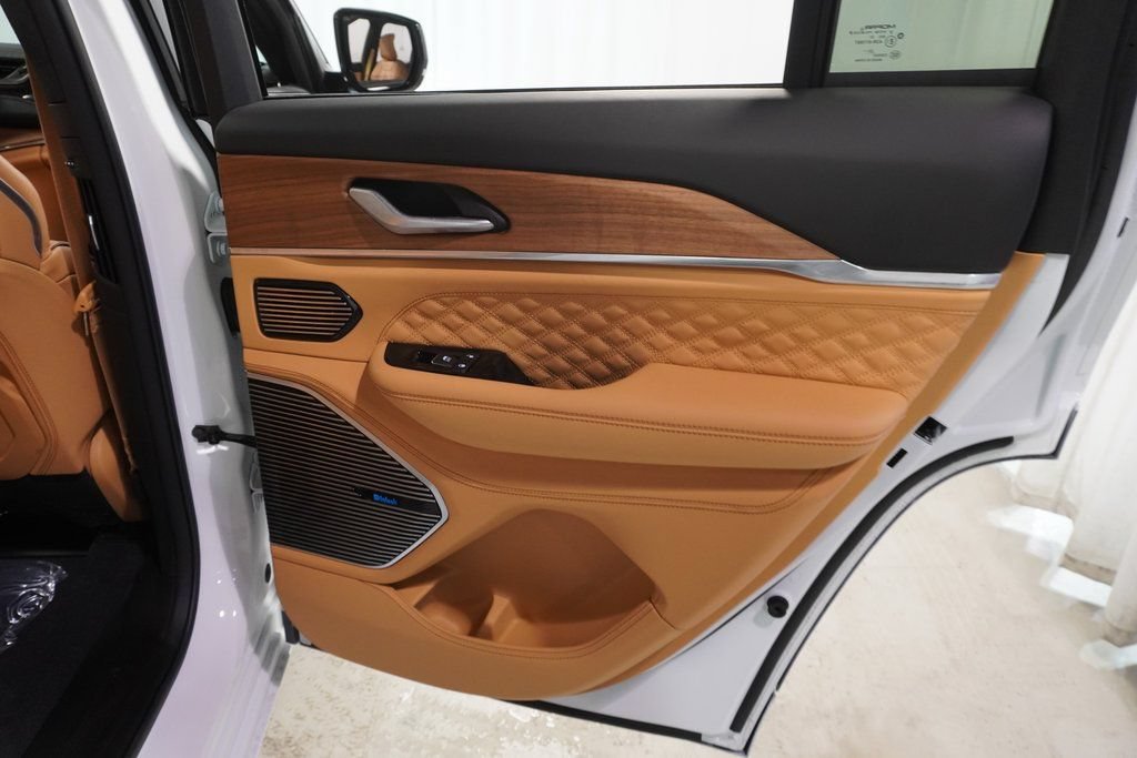 New 2023 Jeep Grand Cherokee Summit AWD/4WD image 30