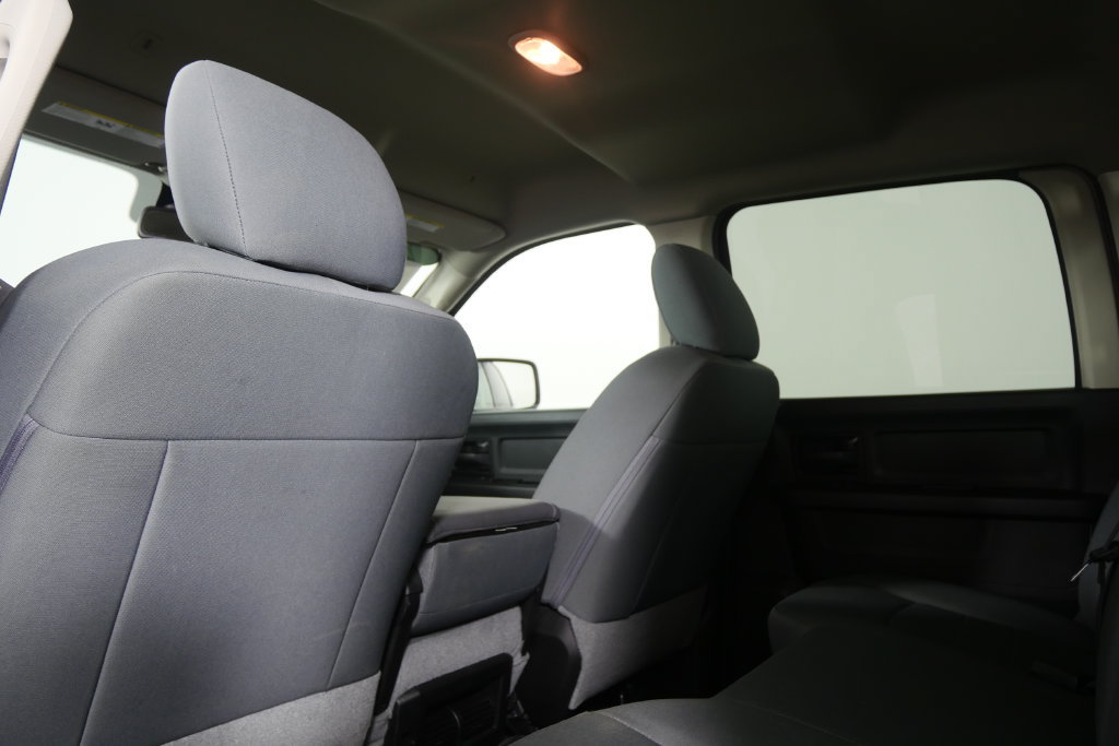 Used 2020 RAM 1500 Express RWD image 19