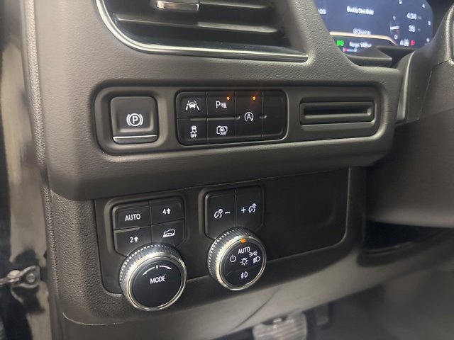 Used 2024 GMC Yukon XL SLT w/ SLT Luxury Package image 16