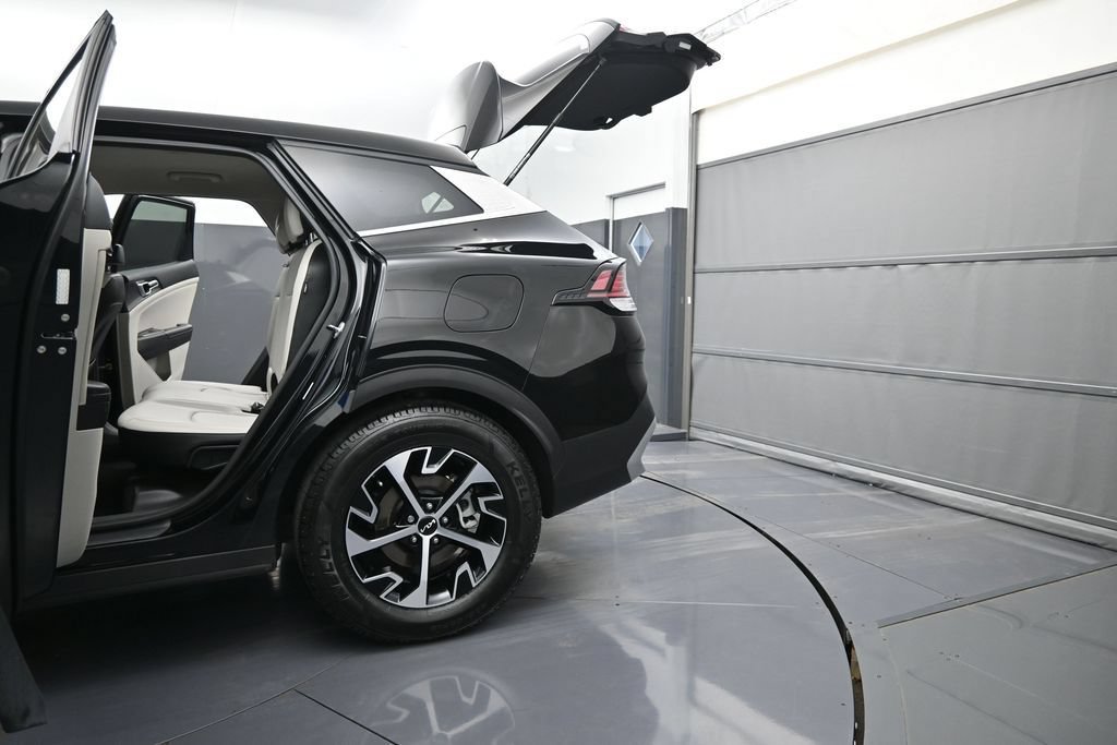 Used 2024 Kia Sportage EX FWD image 12