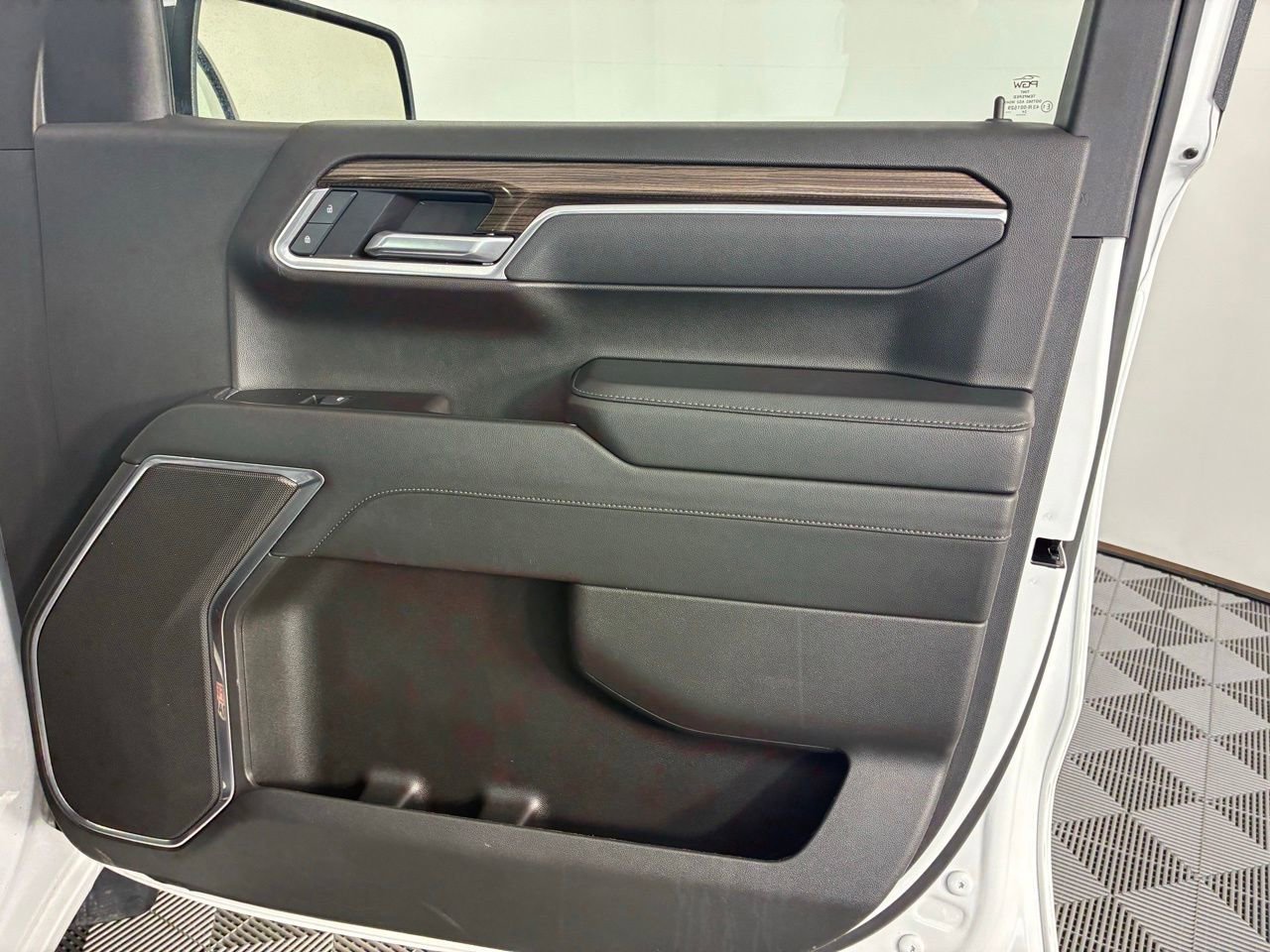 Used 2025 Chevrolet Silverado 1500 LT image 28