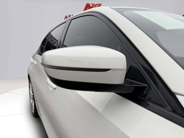 Used 2023 BMW 330i xDrive Sedan w/ Driving Assistance Package AWD/4WD image 9