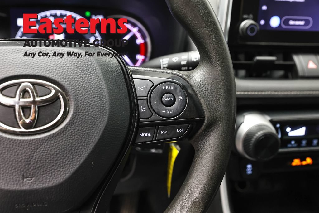 Used 2023 Toyota RAV4 LE AWD/4WD image 15