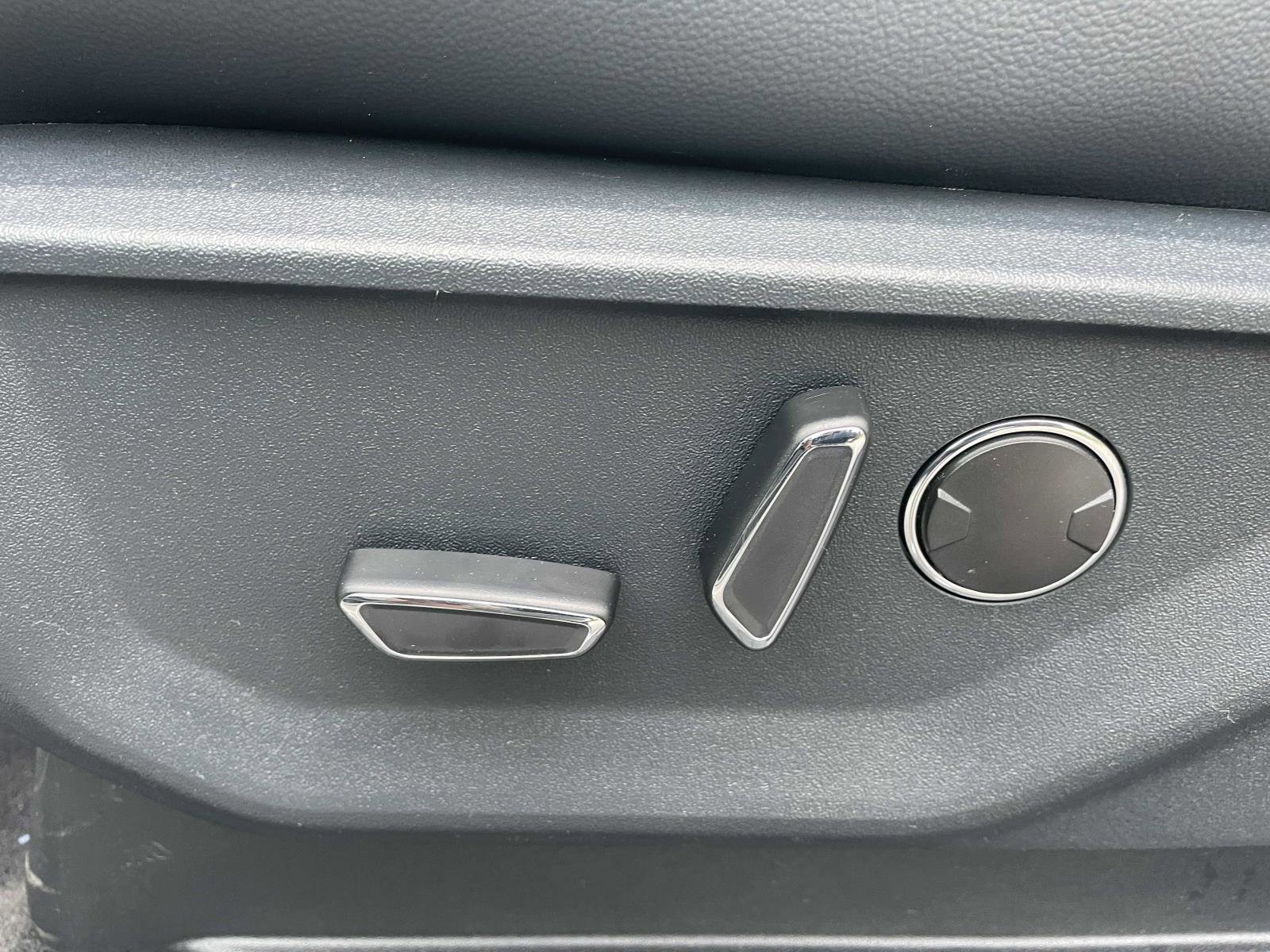 New 2025 Ford F150 Lariat w/ Equipment Group 502A High image 19