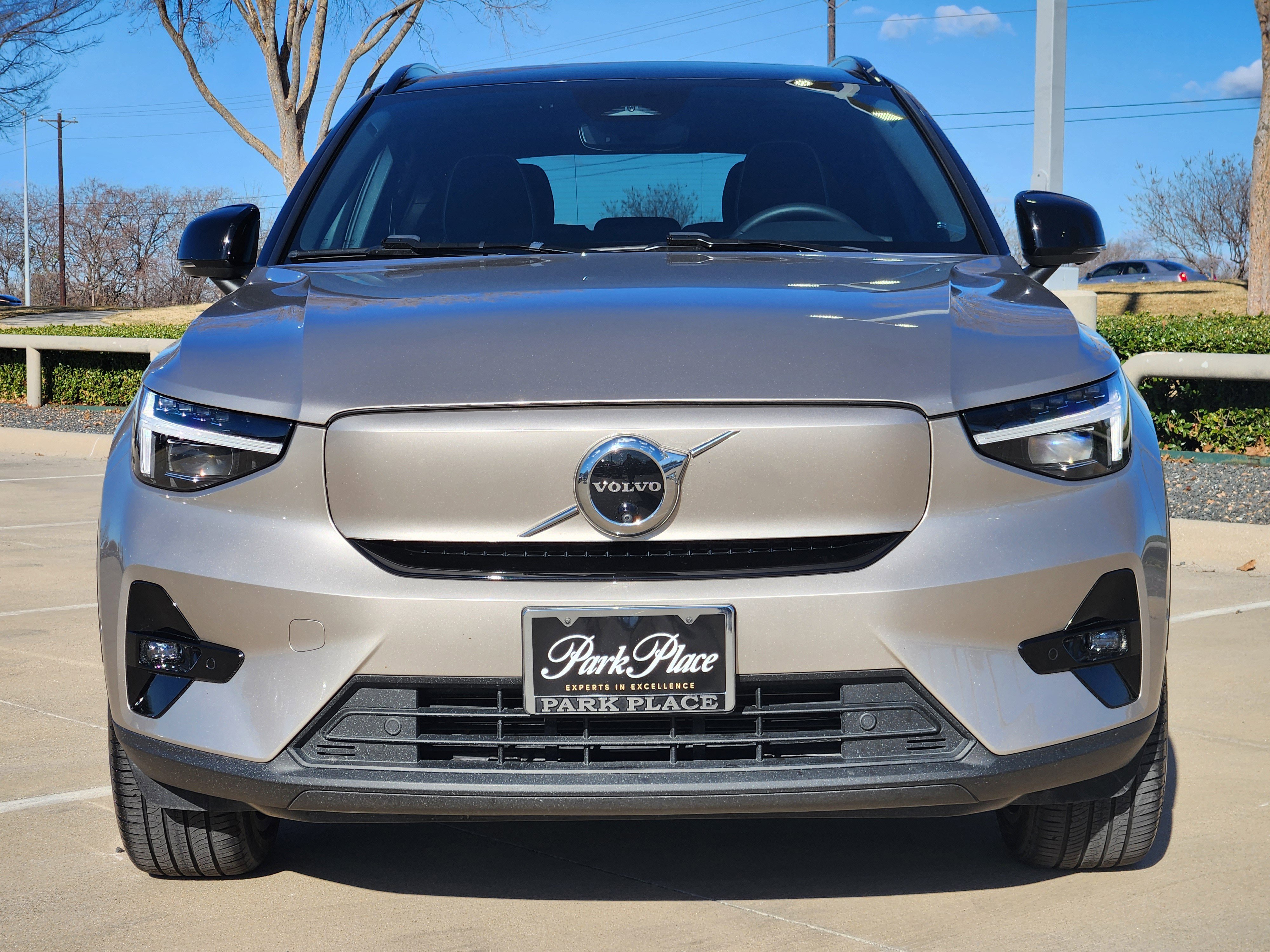 Used 2024 Volvo XC40 Recharge Plus w/ Protection Package Premier image 8