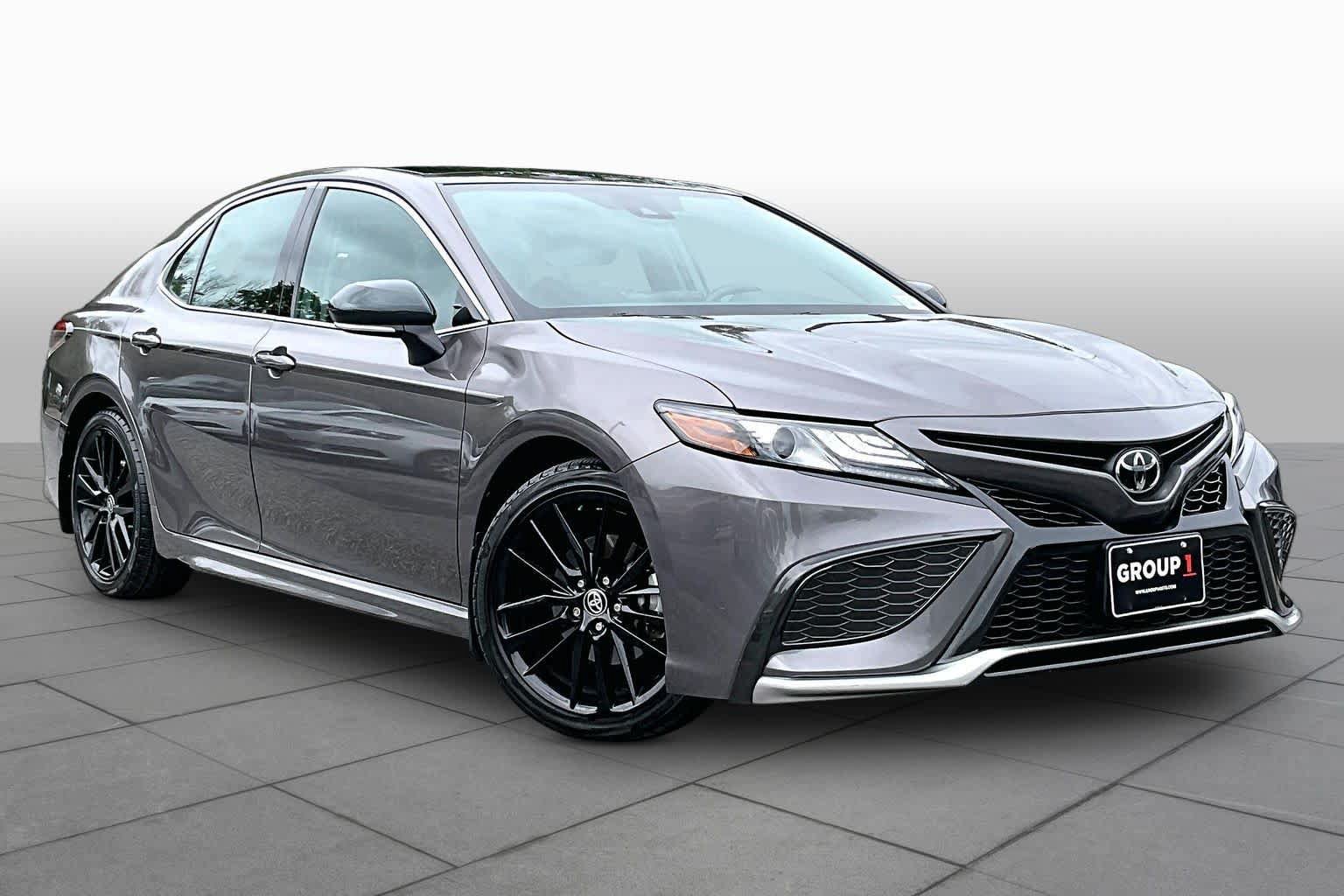 Used 2021 Toyota Camry XSE FWD image 3