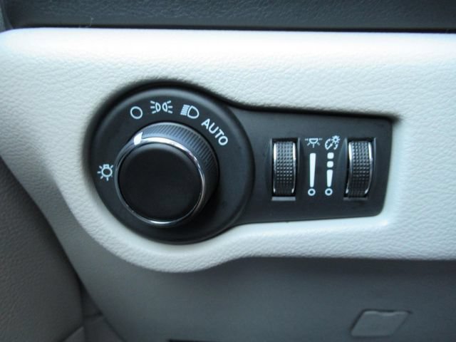 Certified 2023 Chrysler Voyager LX FWD image 22