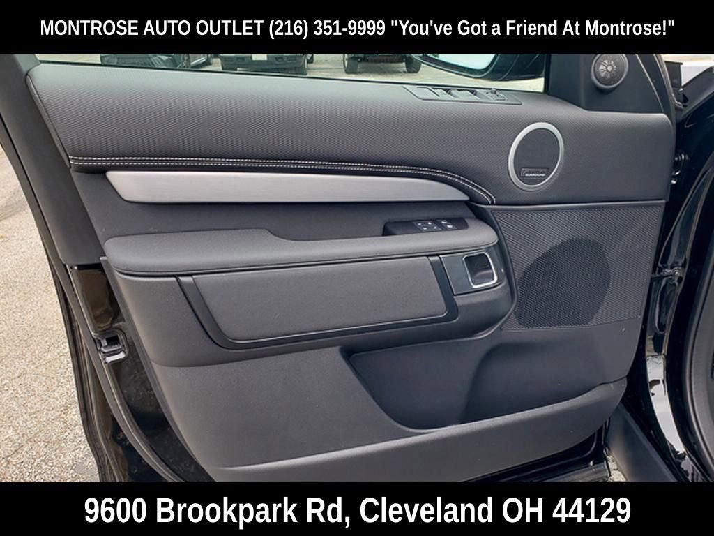 New 2025 Land Rover Discovery Dynamic SE image 6