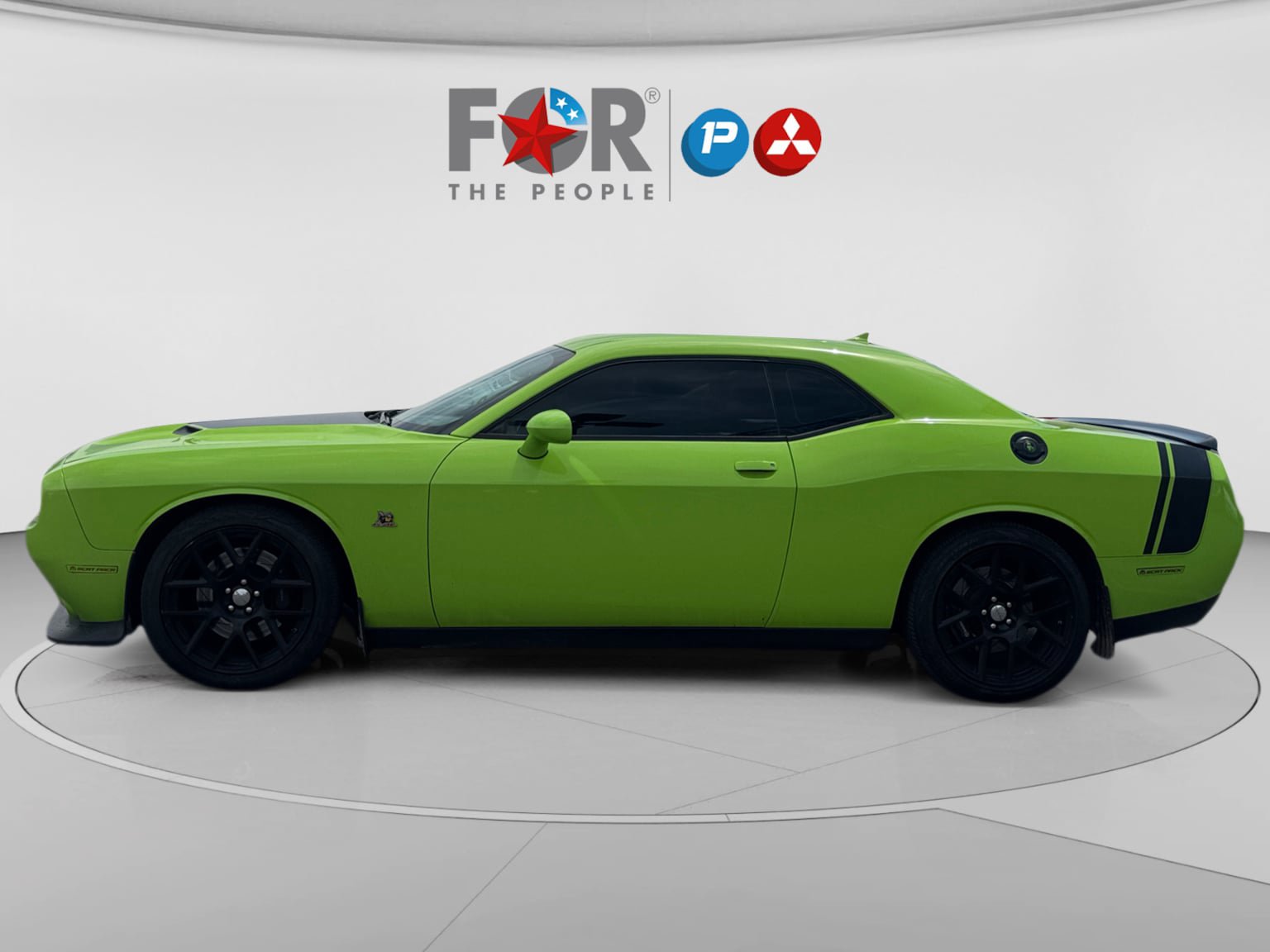 Used 2015 Dodge Challenger R/T Scat Pack w/ Scat Pack Appearance Package RWD image 2