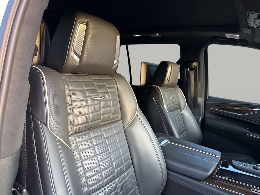 Used 2024 Cadillac Escalade Sport Platinum w/ LPO, ONYX Package image 16