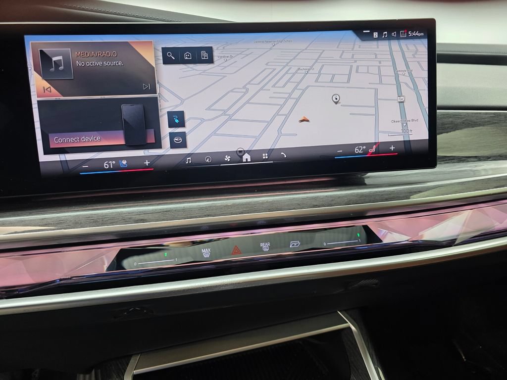 Certified 2023 BMW i7 xDrive60 AWD/4WD image 23