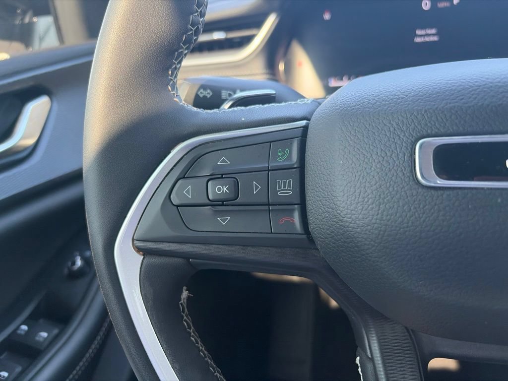 Used 2024 Jeep Grand Cherokee Altitude AWD/4WD image 10