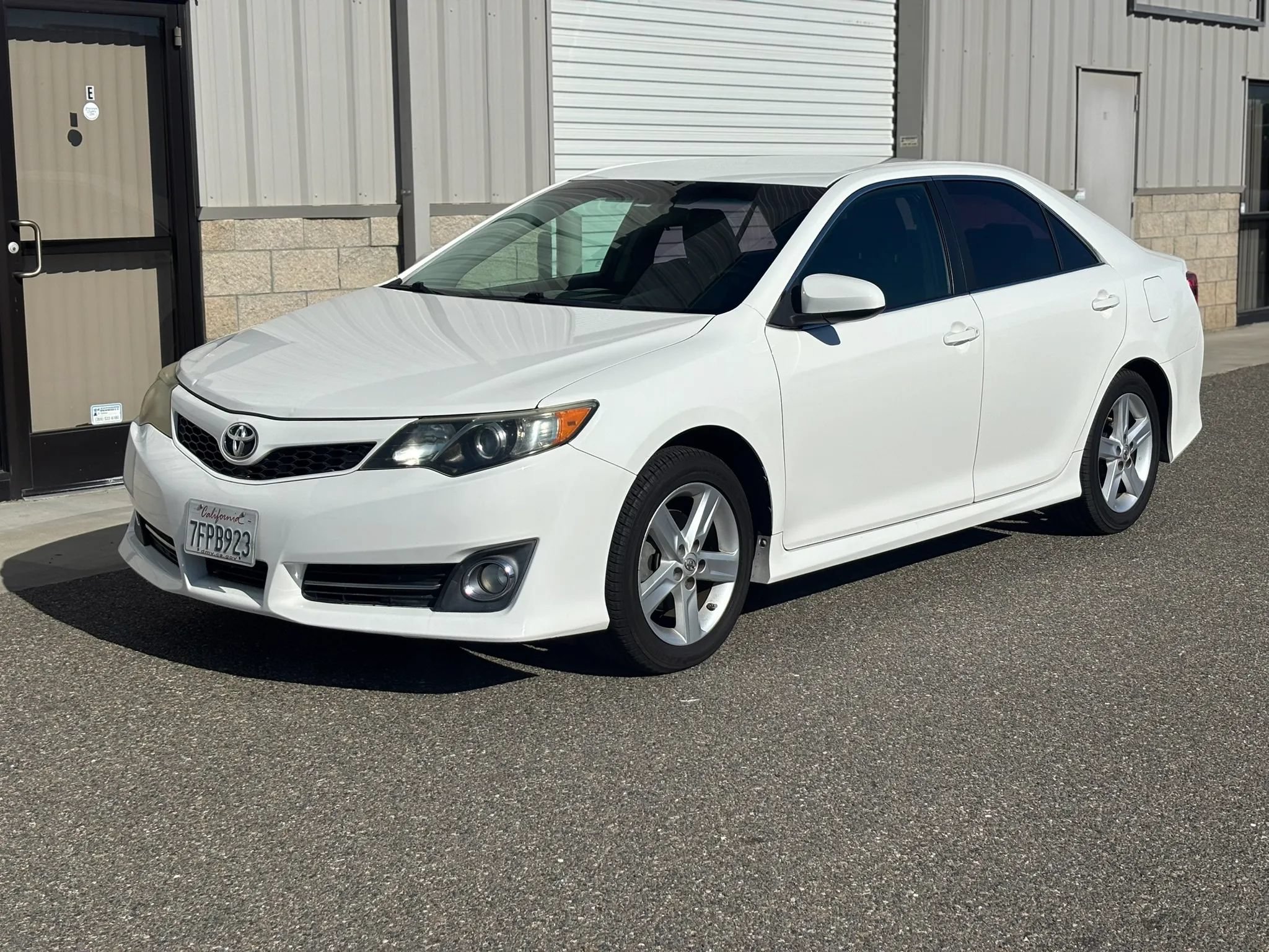 Used 2014 Toyota Camry SE FWD image 7