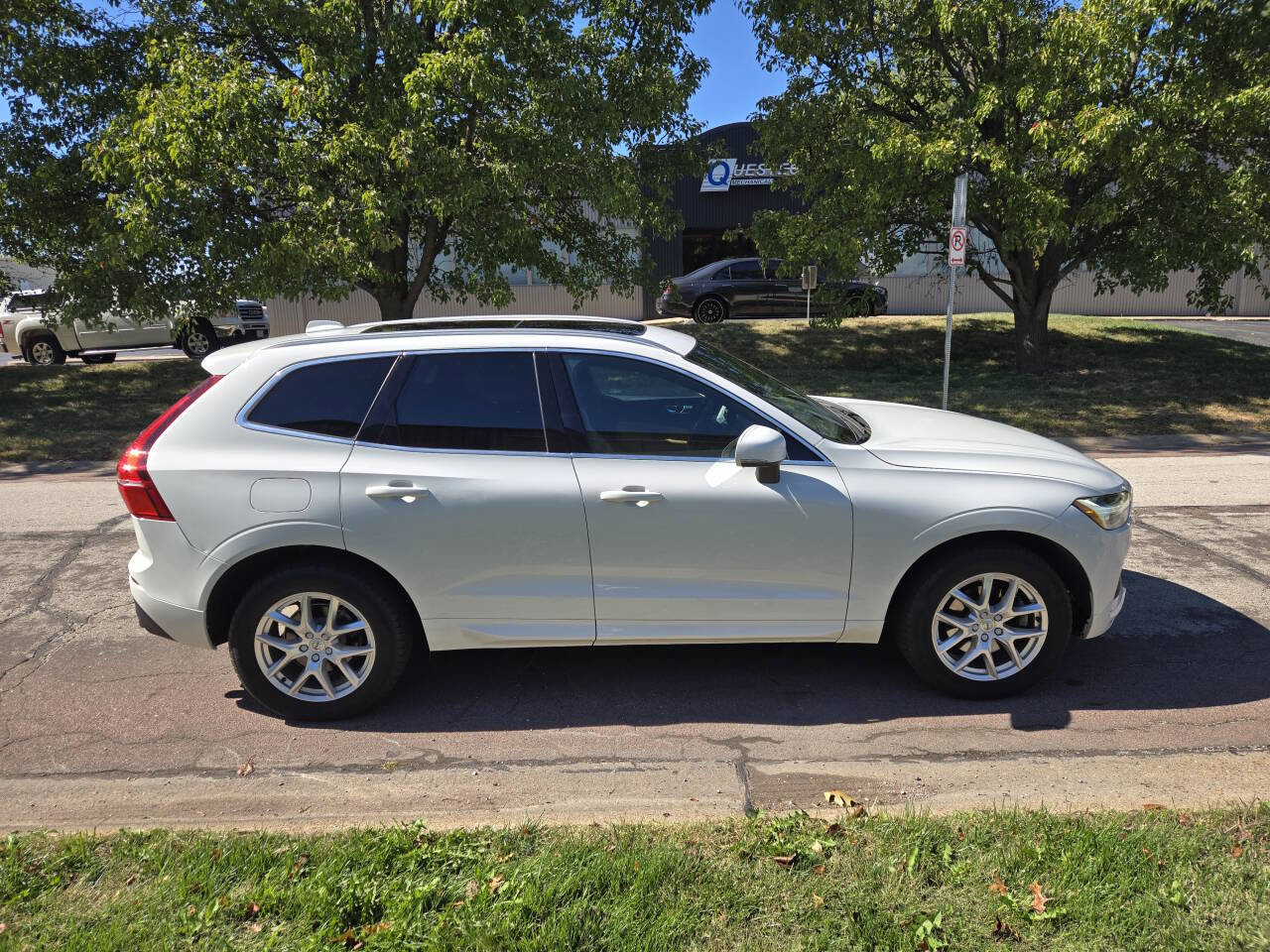 Used 2020 Volvo XC60 T5 Momentum AWD/4WD image 5