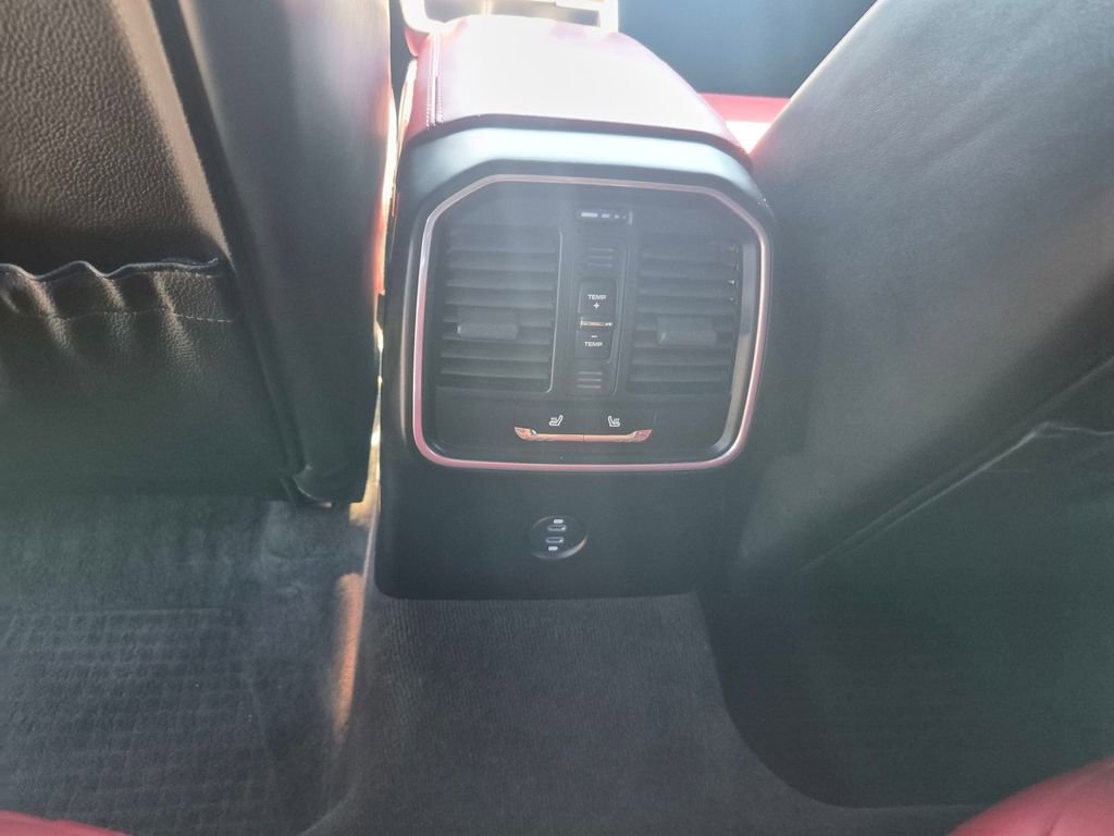 Used 2023 Porsche Macan image 25