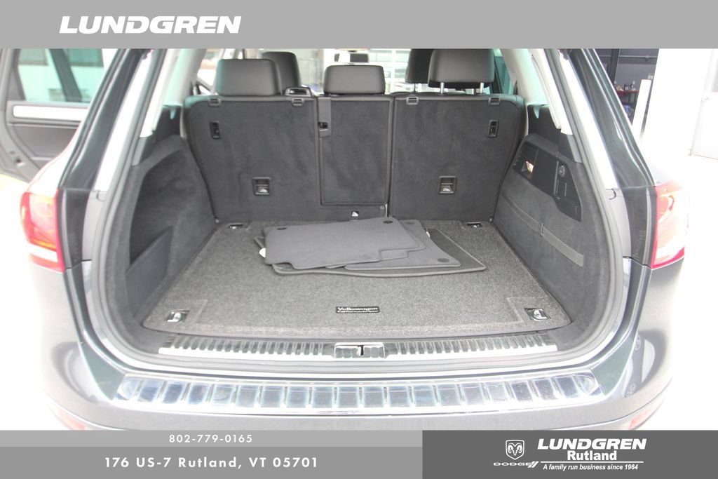 Used 2013 Volkswagen Touareg Sport AWD/4WD image 24