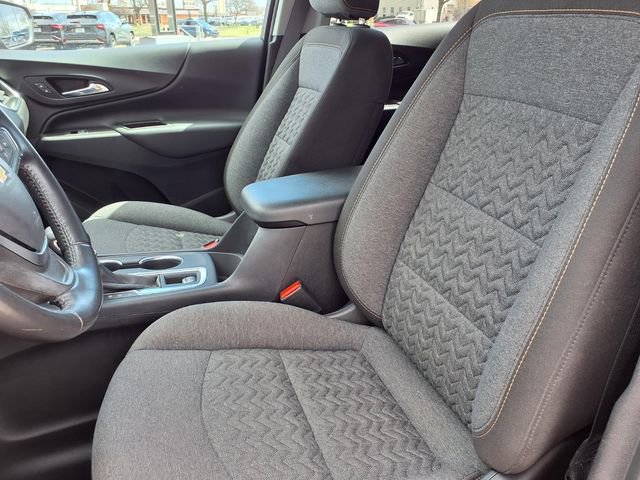 Used 2022 Chevrolet Equinox LT w/ Driver Convenience Package image 3